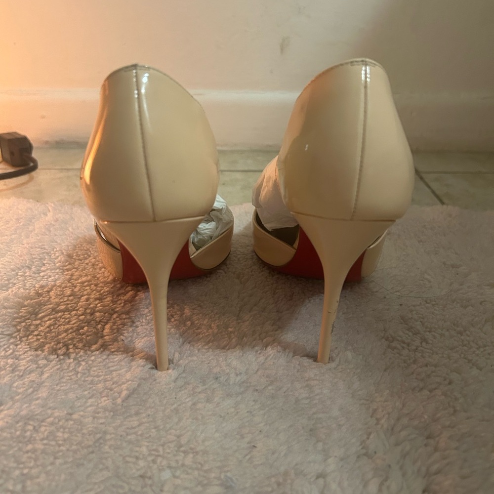 Christian Louboutin Tan heels - Picture 3 of 12